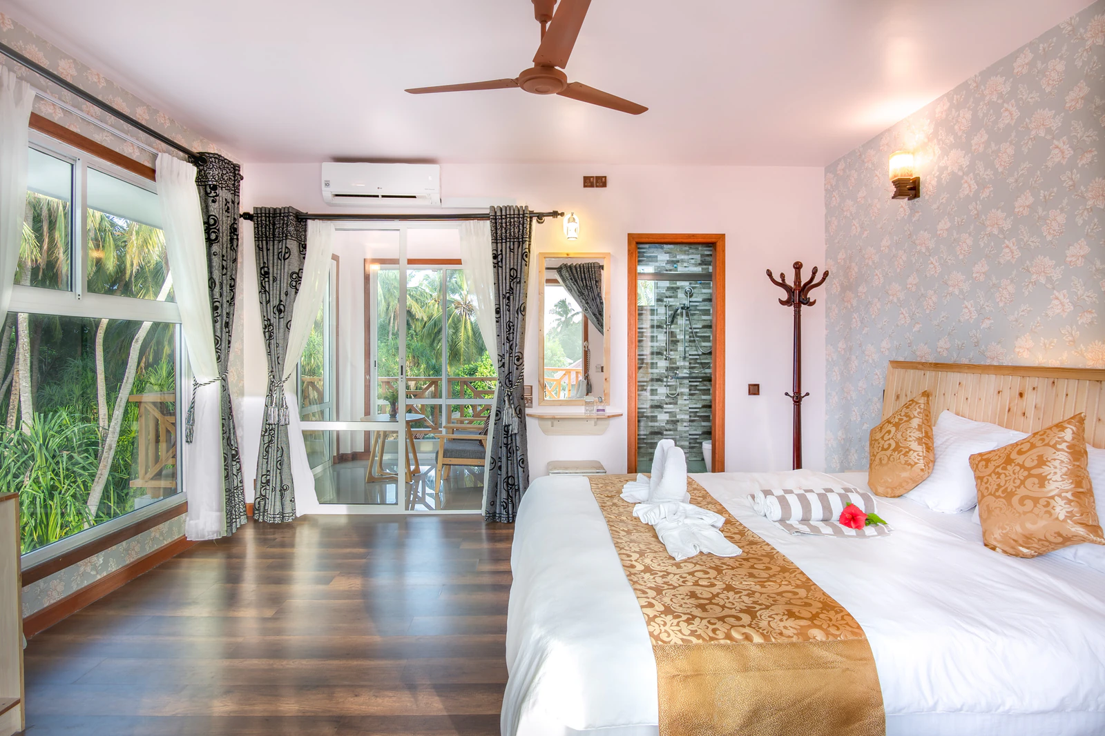 King Room with Balcony at Ostrov Palm
